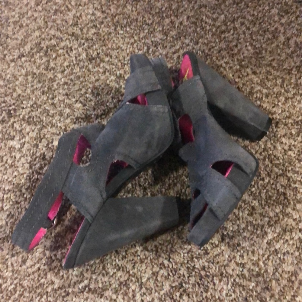 Kensie Girl “Natalie” suede platform heels